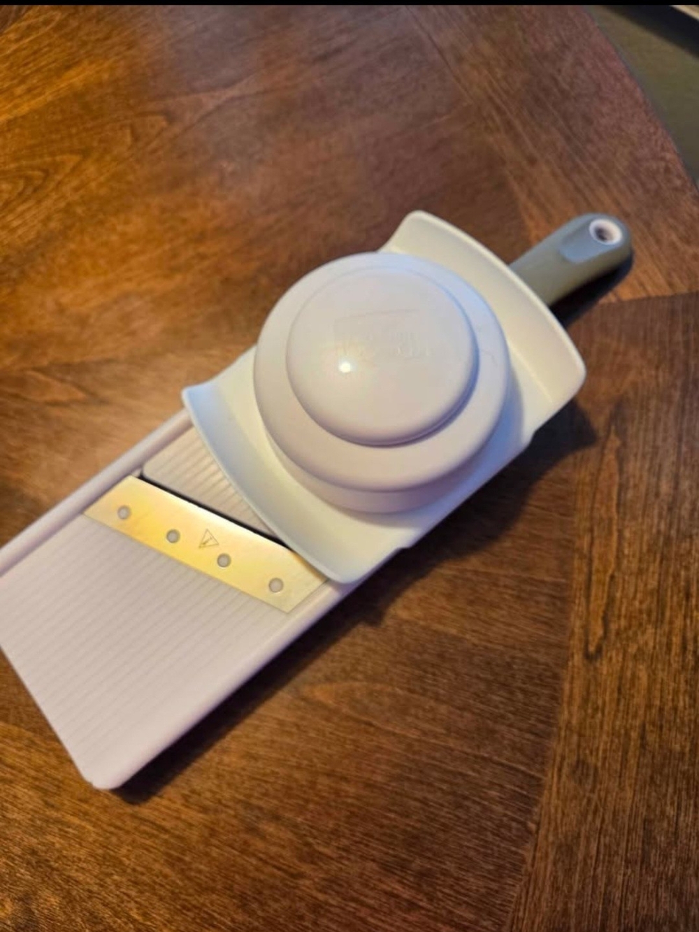Pampered Chef White Mandoline Slicer with Safety Food Holder